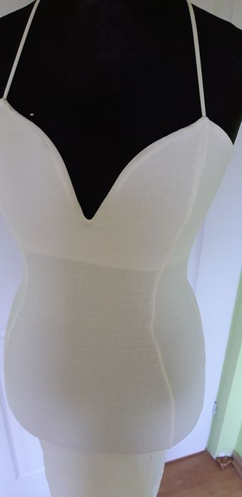 Elegancka biała sukienka
