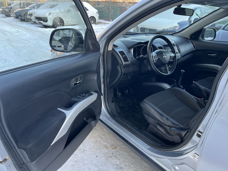 Mitsubishi Outlander XL 2.4 механика 2008г