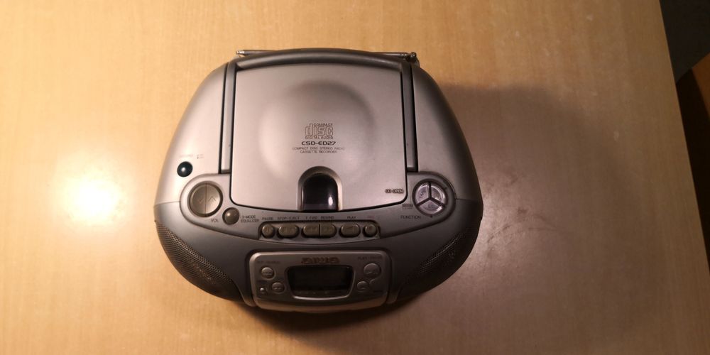 Radio AIWA portátil