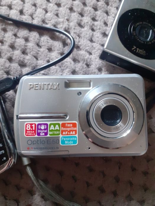 Stare telefony komórkowe i aparaty fotograficzne