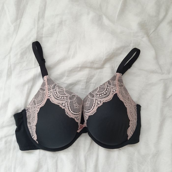 Czarny pudroworóżowy stanik biustonosz hunkemöller 70E