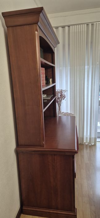 Móvel/estante de escritório como nova

Medidas 
A: 2m
C: 1.20m
P: 0.60