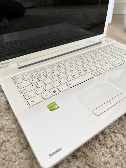 Toshiba Satellite C75 branco