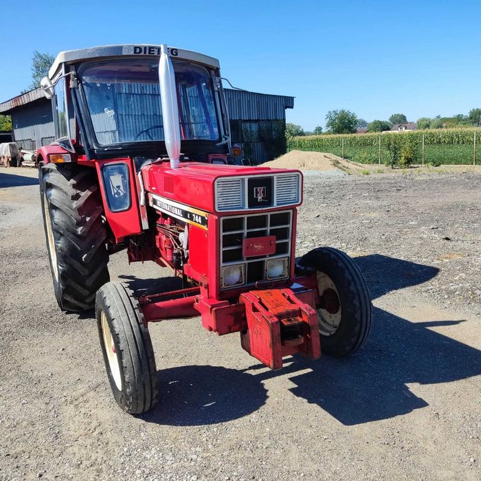 Ciągnik rolniczy International 744