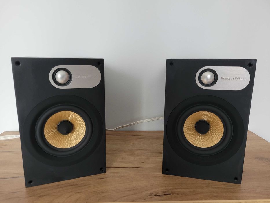Kolumny   Bowers & Wilkins 686