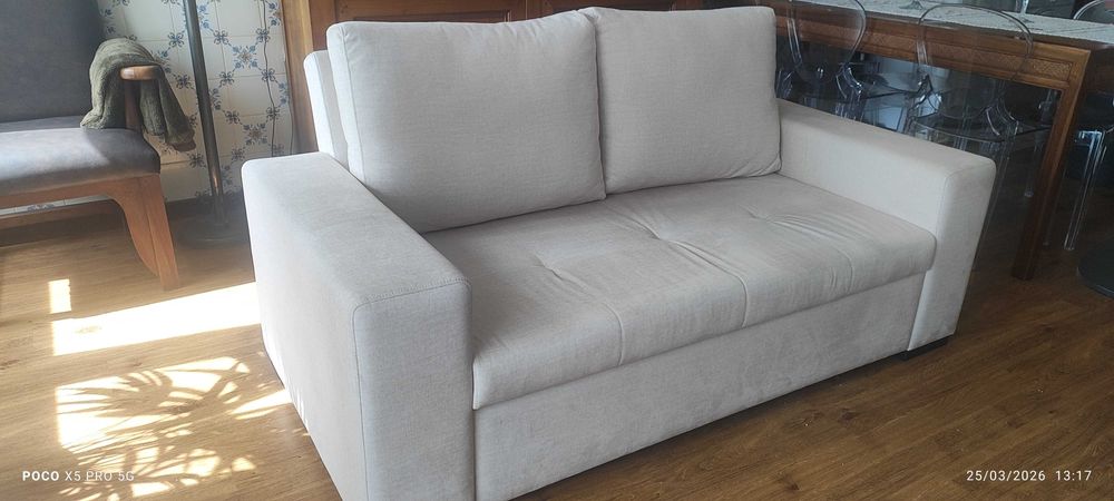 Sofá-cama com menos de 6 meses