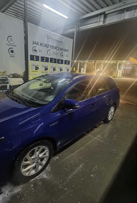 Wynajem Rent toyota auris hybryda gybrid kombi wagon PRYWATNIE PERSONAL USE AUTOMAT LPG AUTOMATIC GEAR