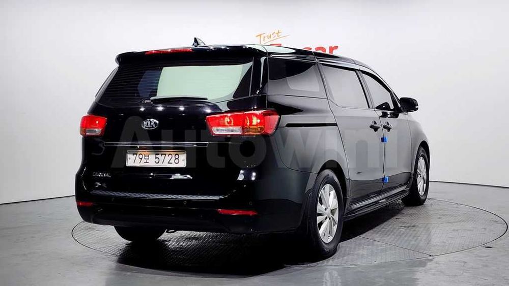 Дизельна Kia Carnival / 2018року