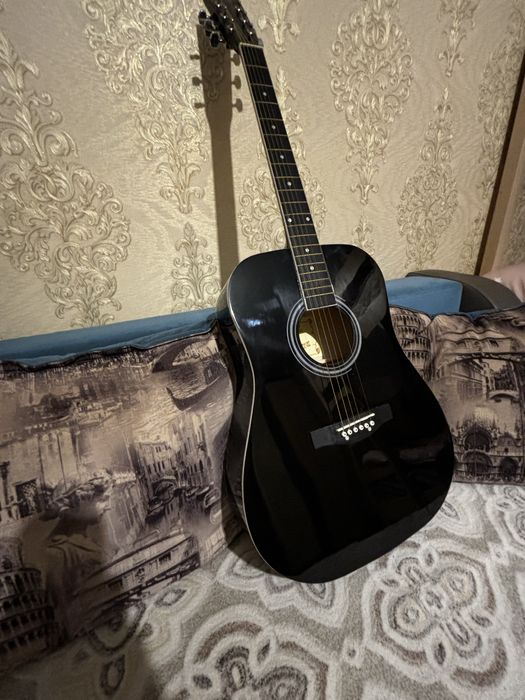 Гітара Maxtone в чорному кольорі