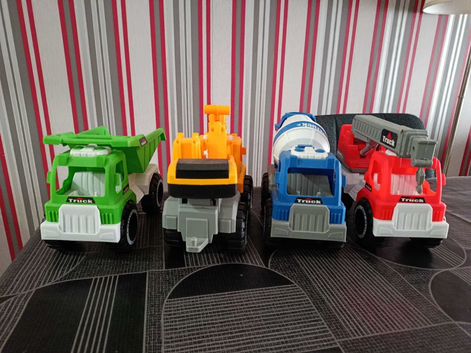 Vários brinquedos para bebés