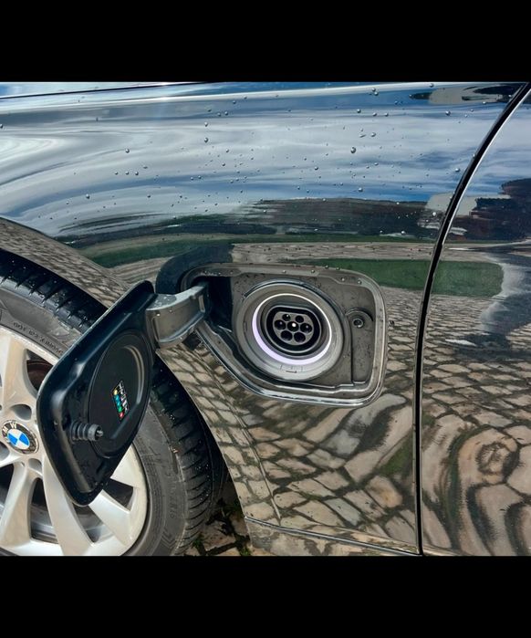 BMW 330e Luxury Line – 252 cv – 2016  plug-in particular