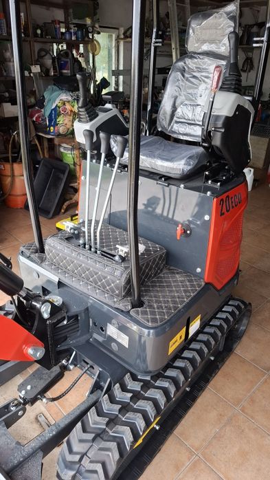 Giratoria 2t nova com motor kubota D902