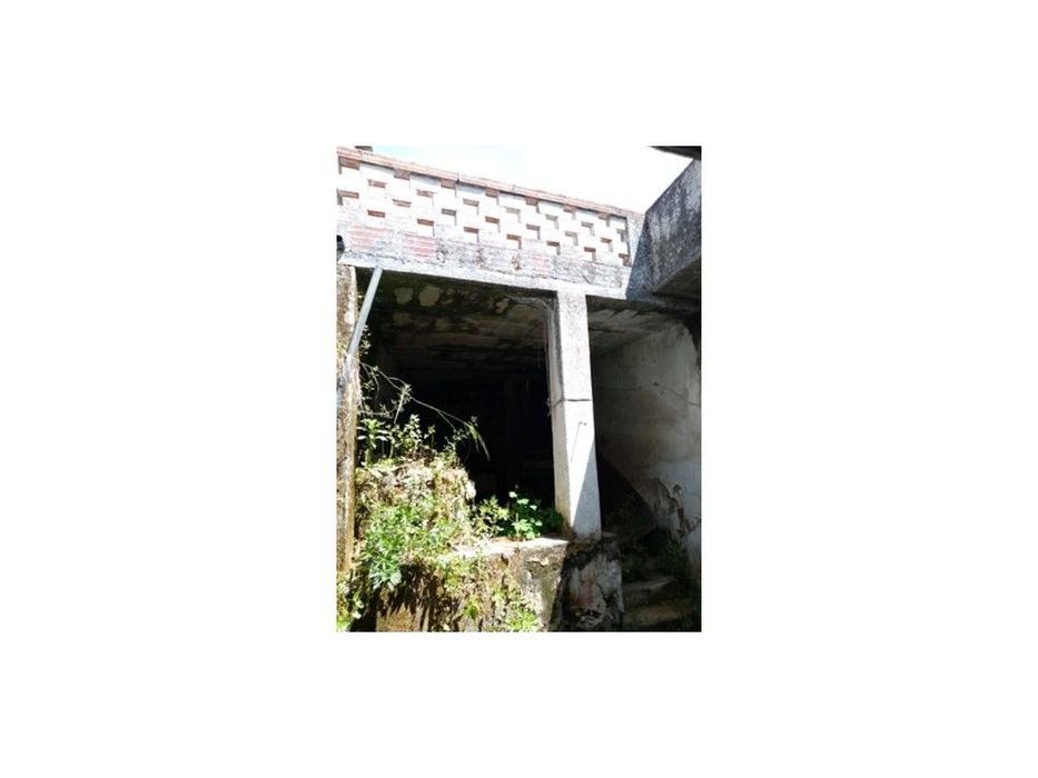 Prédio Urbano em Ruína com Projeto Aprovado para 3 Apartamentos | C...