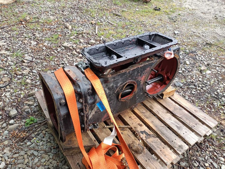 obudowa tylnego mostu korpus mechanizm różnicowy dyfer ursus massey ferguson mf 255 235 2812 3512