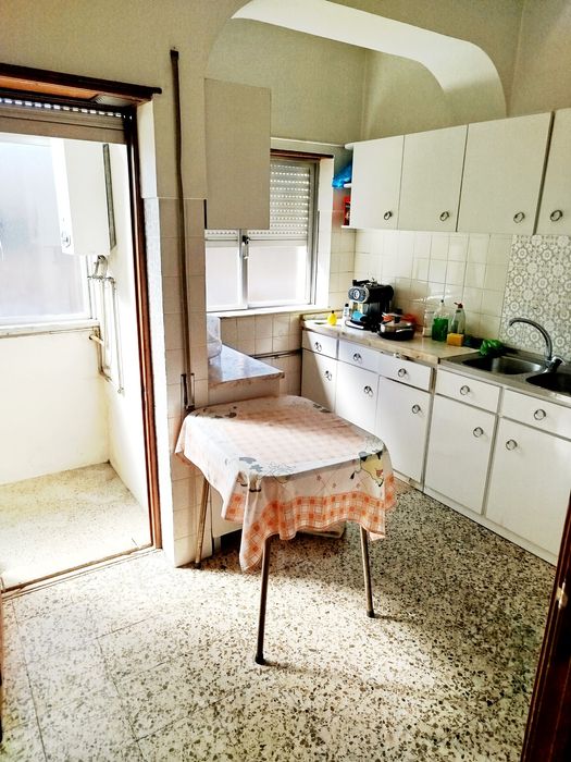 Alugo quarto em apartamento de estudantes