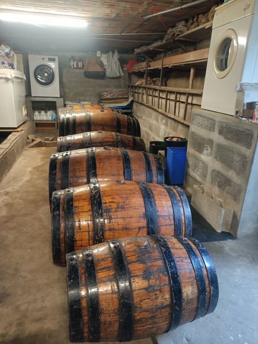 Vendo 2 pipas em Castanho em muito bom estado