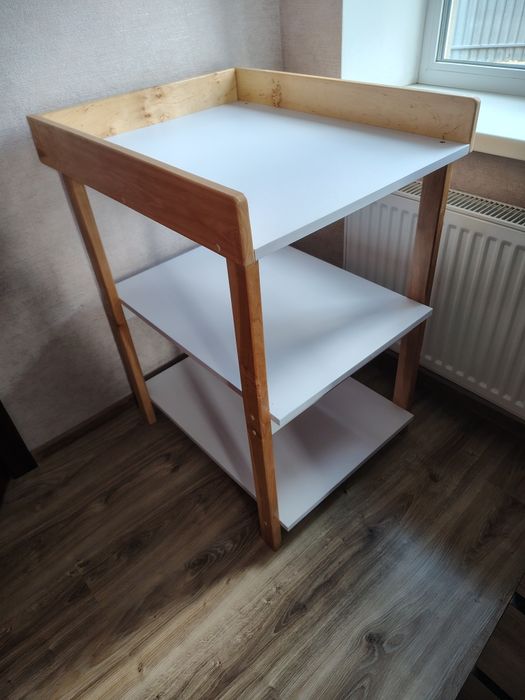 Пеленальний столик