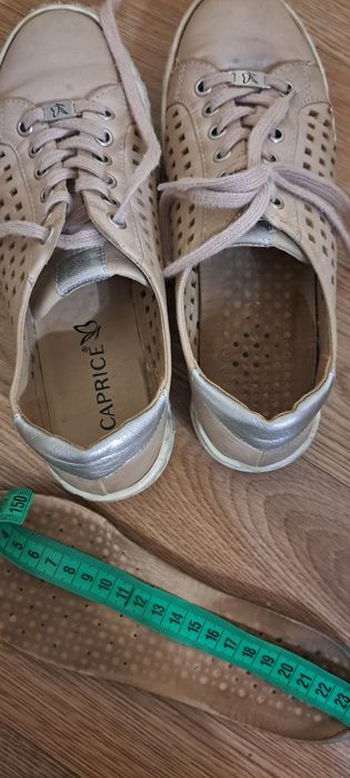 Туфлі з перфорацією