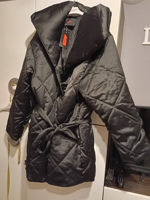 Piękna włoska kurtka jzimowa nową metki l xl pikowana