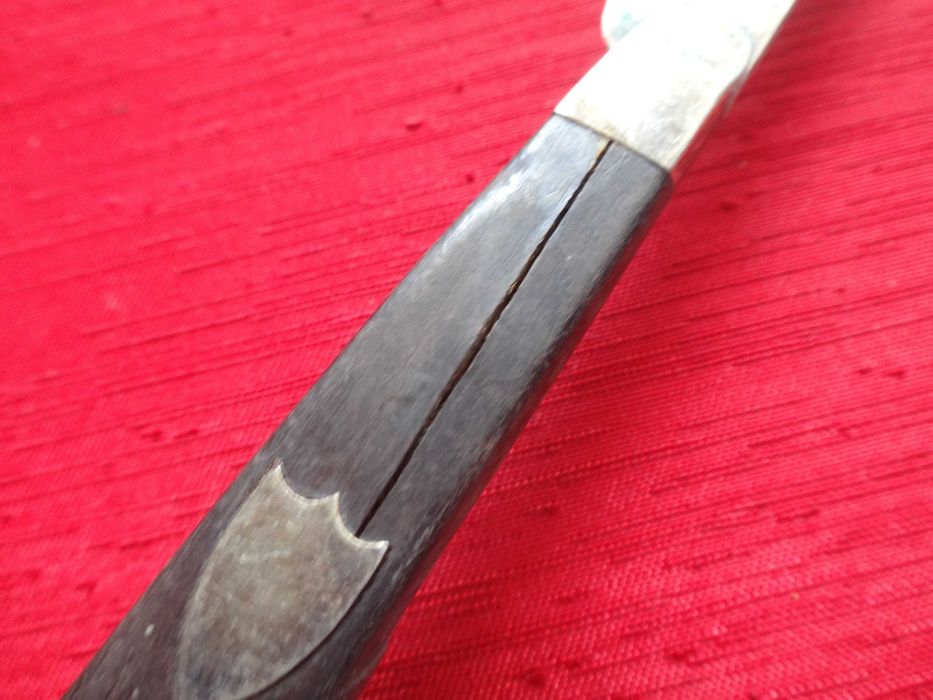 Srebrny       nożyk