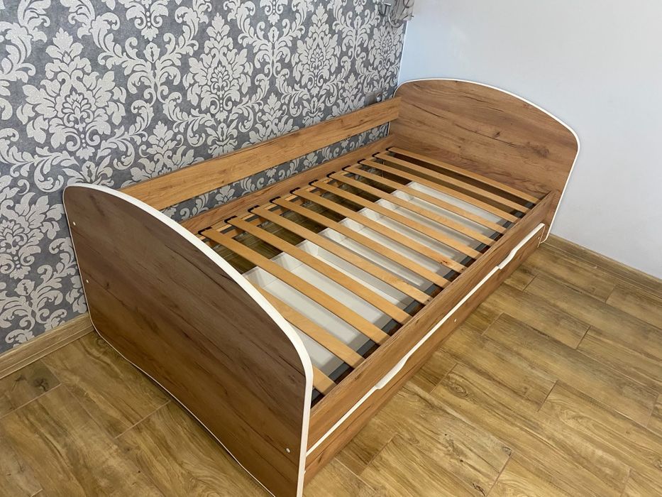 Łóżko dziecięce 180x90 z materacem