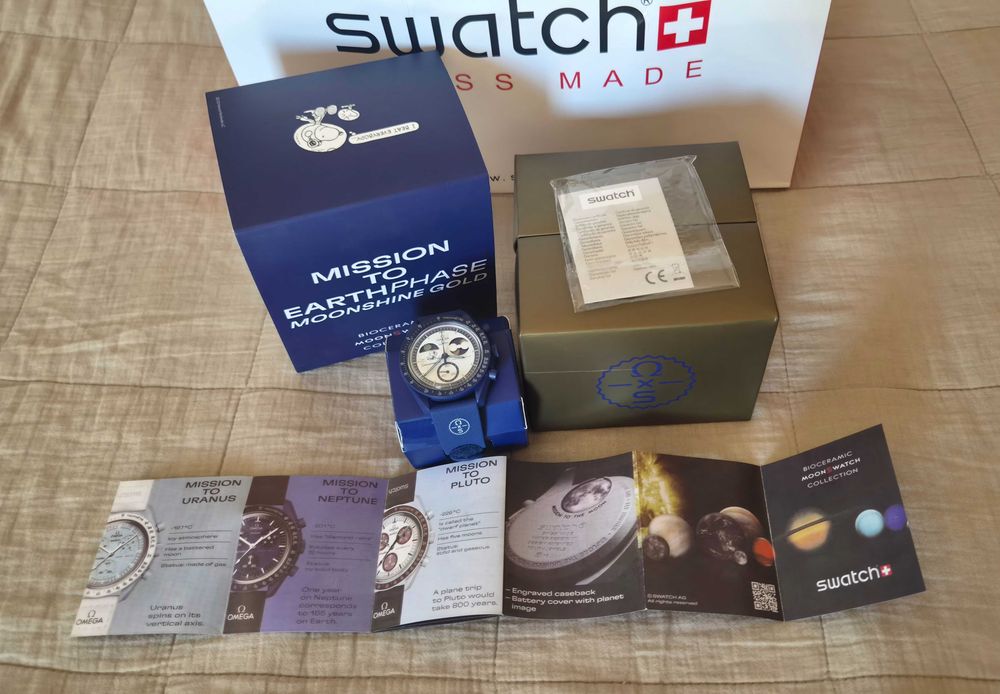 Relógio Omega-Swatch – Mission To EarthPhase – Moonshine Gold Castor (azul Marinho)