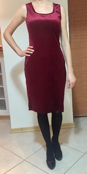 Klasyczna bordowa aksamitna sukienka
