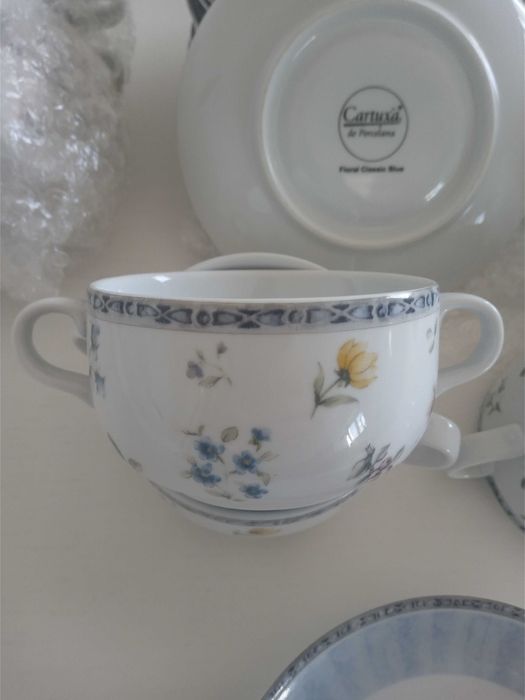 Teacups or Porcelain Tableware462356501884446723