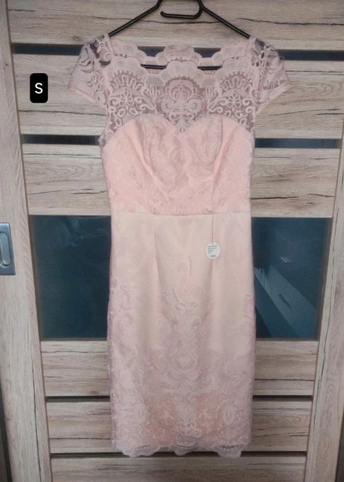 Elegancka sukienka koronka