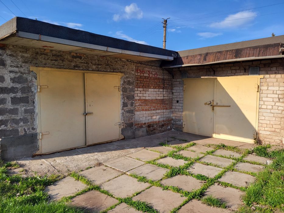 Продам   2    гаража