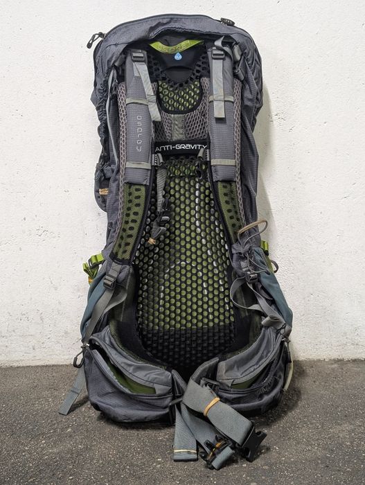 Mochila Osprey Cinza - Aventura e Conforto!