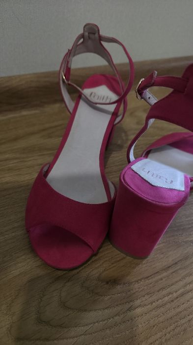 Босоніжки рожеві розові розовые устойчивый каблук стійкий квадратний