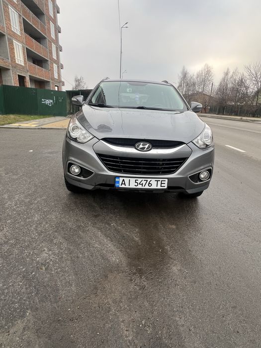 Продам власне авто Хундай 2013 року 2.0дизель на повному приводі , замінені колодки вкруг, задні амортизатори фільтри масла, два ключі .т 06******10