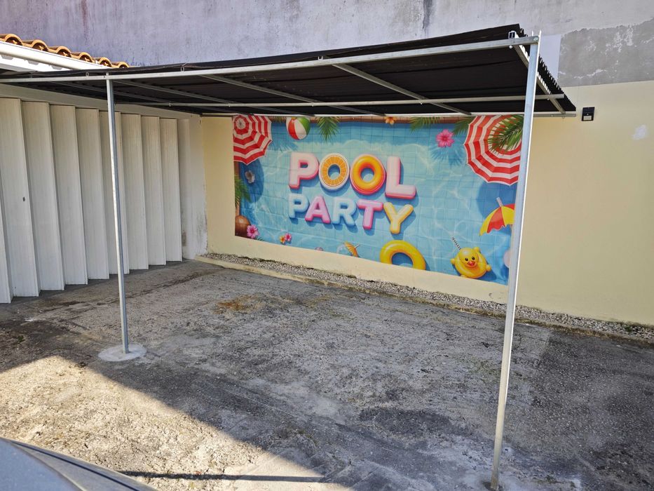 Espaço com jardim e Piscina para um dia Relaxado com Família e Amigos