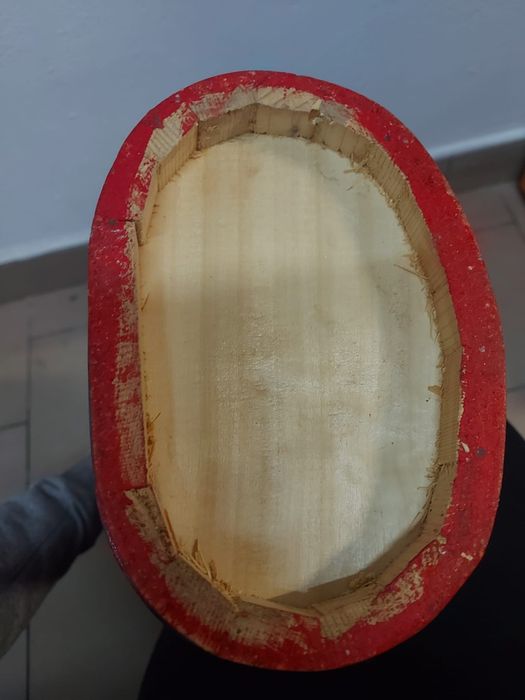 Ręcznie malowany drewniany kosz ścienny / pojemnik w stylu ludowym