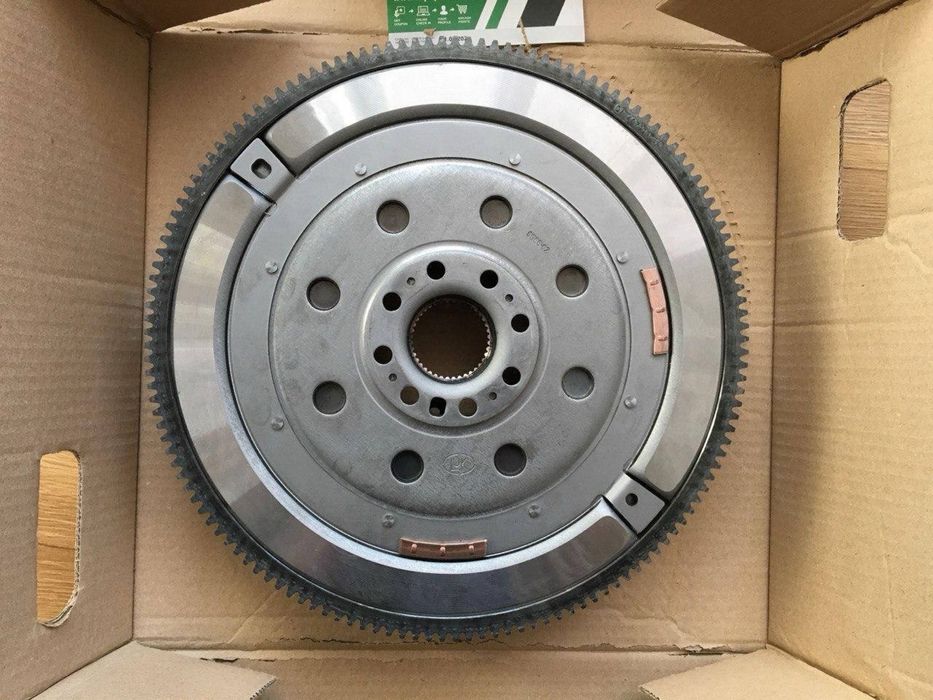 Маховик,демпфер LUK415054410 CITROEN/PEUGEOT/MITSUBISHI 2,2 HDI