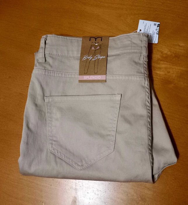 Calças novas, com etiqueta. Marca Milano, skinny, tamanho 44, bege