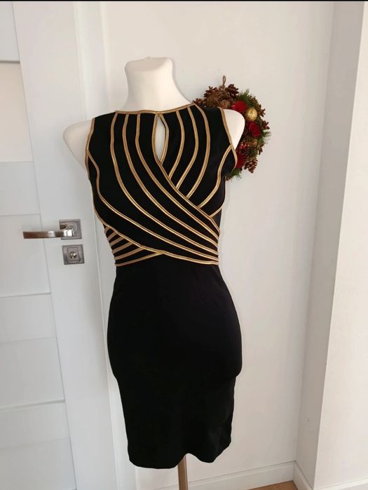 Seksowna sukienka Mała czarna z siateczką