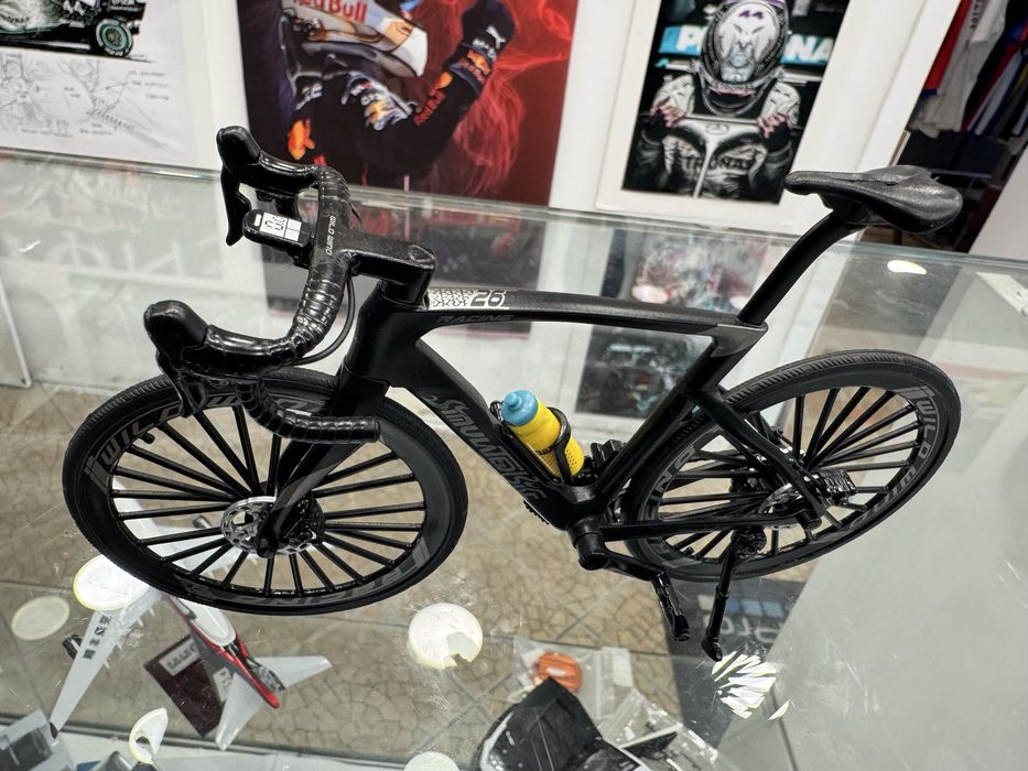 Miniatura bicicleta de ciclista . Escala 1:12