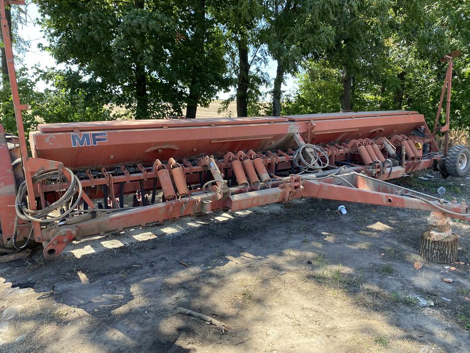 Продам сівалку зернову Massey Ferguson