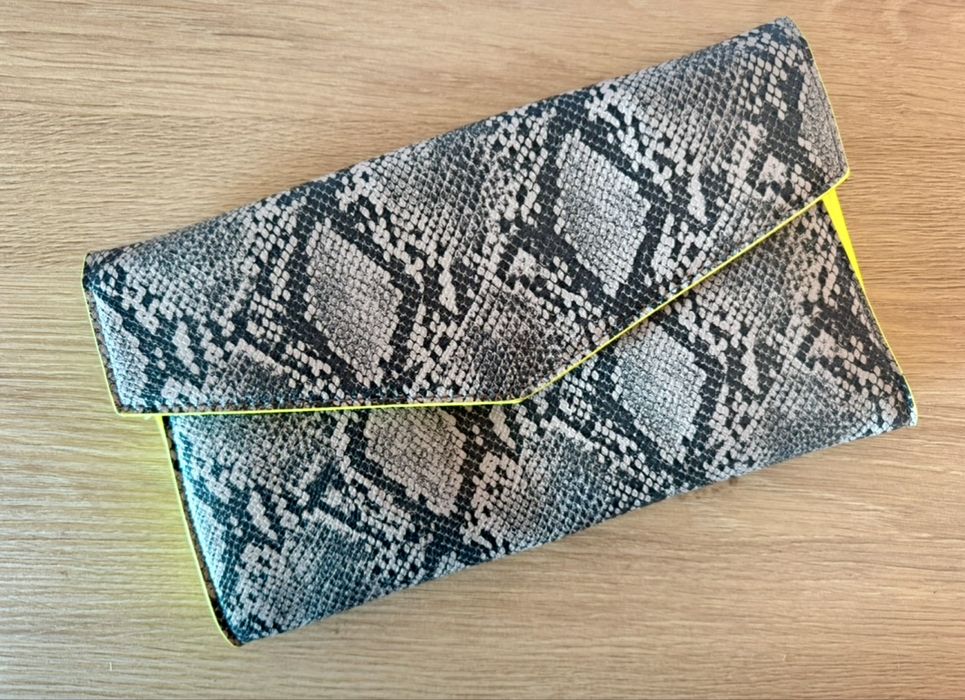 Nowa kopertówka motym węża