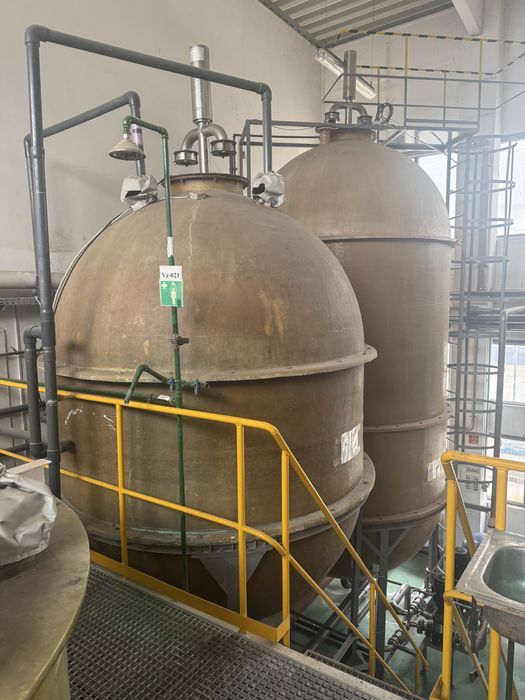 Продається реактор і ємкості з скловолокном