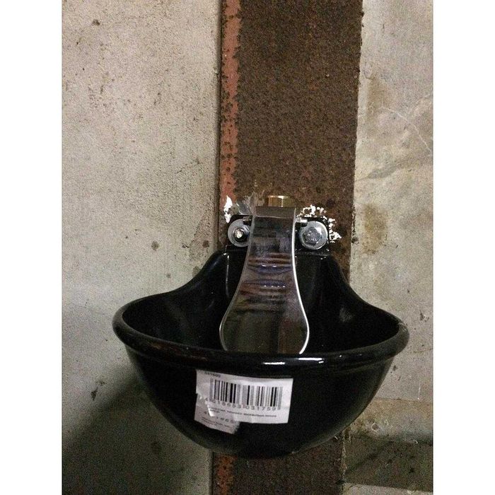 Poidło żeliwne z językiem z blachy nierdzewnej, dla bydła i koni