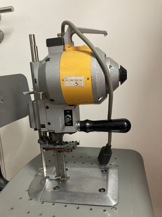 Máquina de corte industrial