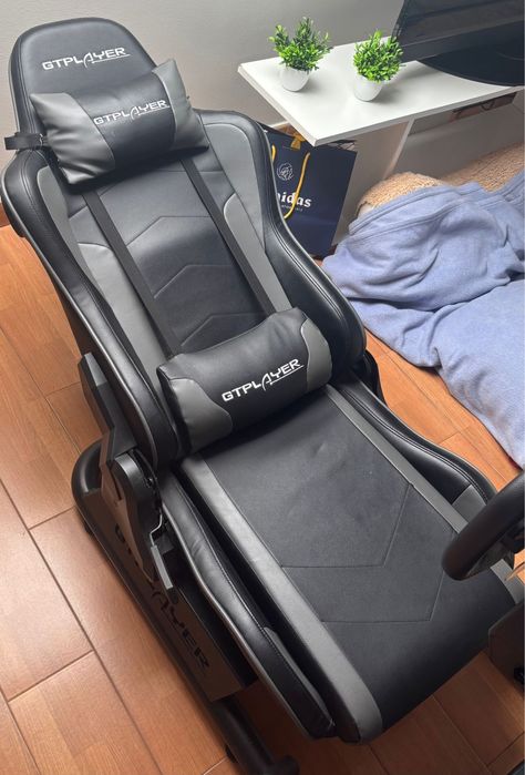 Cockpit Com volante e pedais