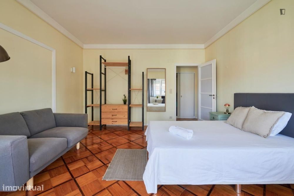 Quarto - localizado em São Sebastião Lisbon