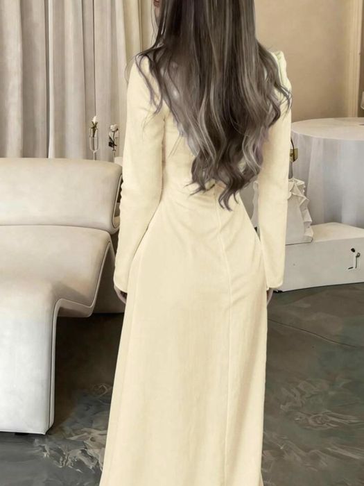 жіноча довга сукня.