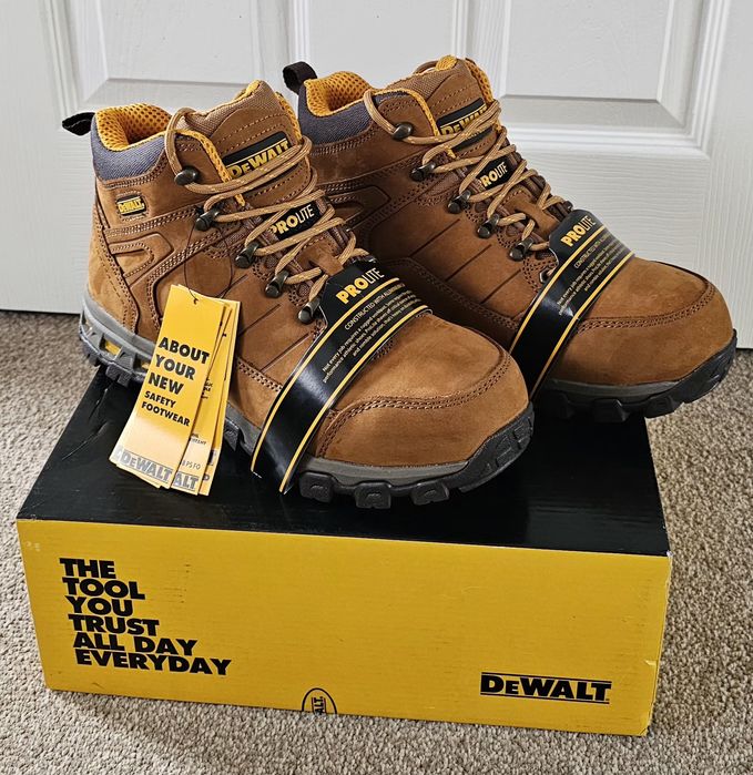 Buty robocze Dewalt Prolite Sundance skóra nubukowa w kolorze Miodowym dostęp rozmiar 42-43
Skórzana cholewka. Wyściełany kołnierz i język.
Klasa bezp