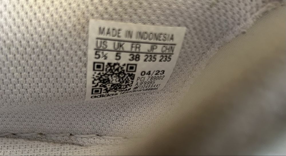 Кросівки Adidas кросівки
