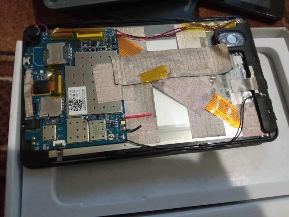 Планшети 2, і телефон в один лот